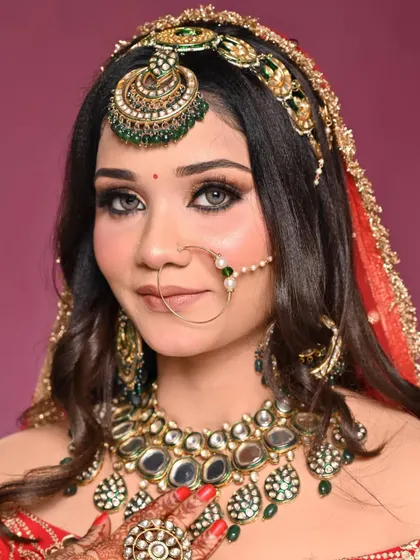 Details of the bridal makeup, showing the precise application and blending. I ensure every element, from the brows to the lips, is perfected for a stunning result.