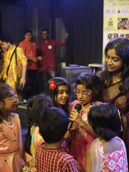 After a performance, the learning continues. I love these moments when the children gather around, full of questions and excitement, eager to share what they experienced.