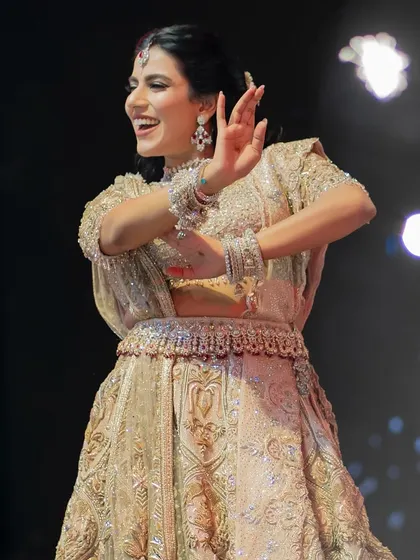 This bride's solo was a beautiful display of grace and traditional dance moves, performed with backup dancers and props against a Sufi-themed backdrop.