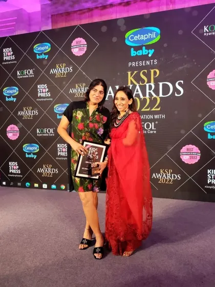 Ms. Supriya Devgun on stage at the KSP Awards 2022, accepting the award on behalf of the entire Badminton Gurukul team.