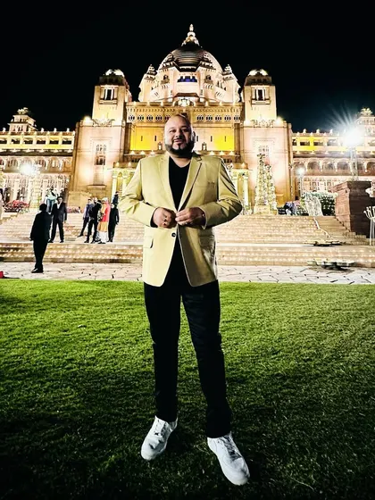 In front of the magnificent Umaid Bhawan Palace in Jodhpur. Performing at such iconic Indian destinations is always an honor.