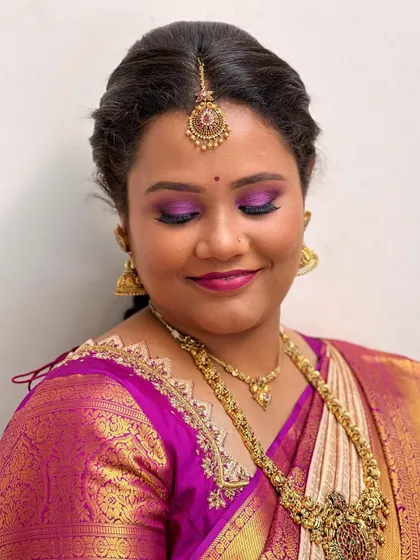 This look proves that guests can have just as much fun with their makeup as the bride.