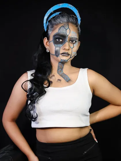 Another angle of the cyberpunk look, highlighting the details on the neck and shoulders.