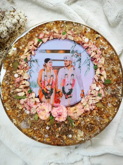 The full view of the 12-inch round frame, a piece I truly adore for its beautiful composition and vibrant colors.