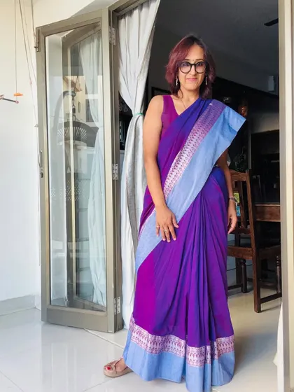 Another view of the beautiful handloom sari. The intricate border design is what makes it so special.