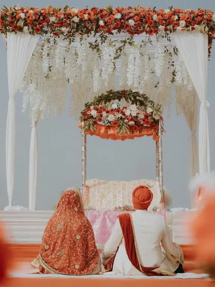 Every ceremony has its own sacred beauty. This shot from a Sikh Anand Karaj ceremony highlights the reverence and tradition of the moment, framed by elegant floral decor. I am experienced in respectfully capturing the nuances of diverse cultural weddings.