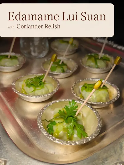 Edamame Lui Suan with a fresh coriander relish. This dim sum is a delicate, heart-touching bite, true to the meaning of its name.