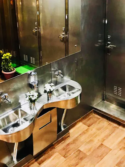 Quality is in the details. This interior view of a washroom facility features high-grade stainless steel fixtures and premium finishes, proving that container structures can achieve a high level of sophistication and durability.