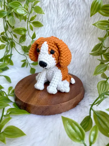 A tiny crochet dog keychain, perfect for any dog lover. This little beagle is small enough to fit in your palm but is full of character.
