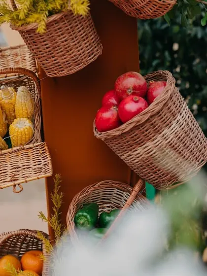 Baskets of fresh fruits and vegetables used as decor elements, bringing the 'Farmer's Market' theme to life.