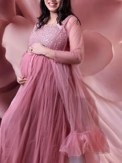 This pastel pink maternity gown comes with a beautiful jacket overlay. The sequined bodice adds a touch of sparkle, while the flowing net gives it an ethereal feel.