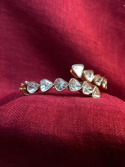 This festive season, celebrate with this vibrant and unique polki diamond ring. The wrap around design makes it a statement piece that will make you stand out.