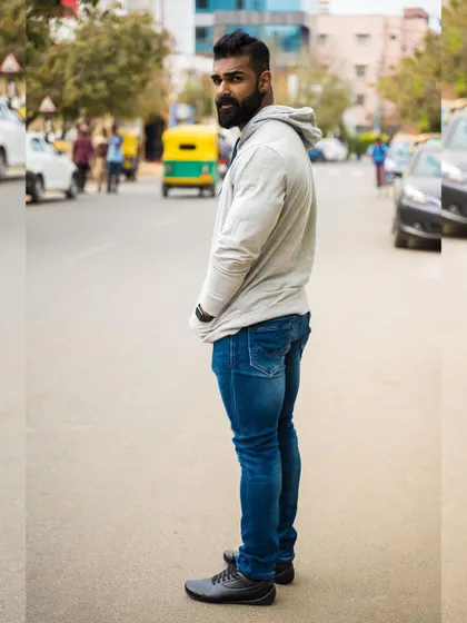 A casual street style shot. Once you decide to move on, don't look back. Your destiny is always ahead of you.