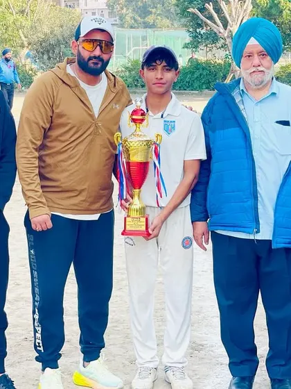 Presenting the trophy to one of the key players. Teamwork makes the dream work.