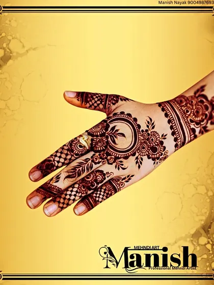 A simple and elegant back-hand design. This style features a central circular motif connected to a pattern on the middle finger, leaving much of the hand open.