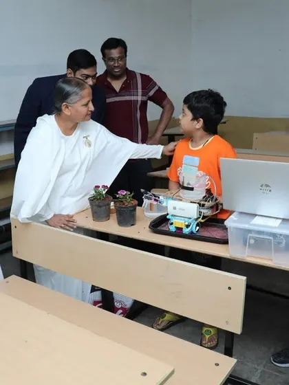 A young innovator proudly explains his project to our esteemed chief guest at RW2024. These interactions provide invaluable experience and inspiration for our students.