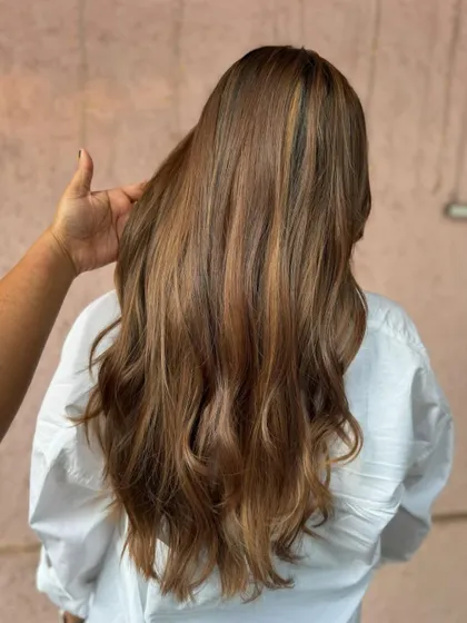 A final look at this gorgeous non-bleach mochaccino color. It’s the perfect combination of subtle and stunning. (No filter)