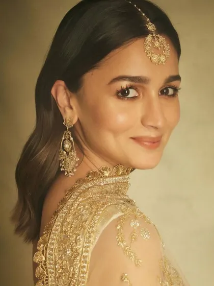 A beautiful close up of Alia Bhatt wearing the handcrafted 18k gold and pearl maang tika and earrings. It brings me so much joy to see my pieces become part of such special moments.
