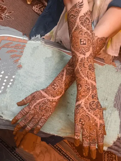 It's a blessing to have clients who feel like family. This full bridal design was a joy to create, filled with intricate patterns and love.