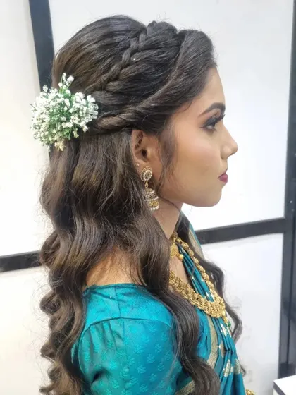 A beautiful and soft engagement hairstyle. I created a half-up, half-down look with a side braid and gentle waves, decorated with baby's breath flowers.