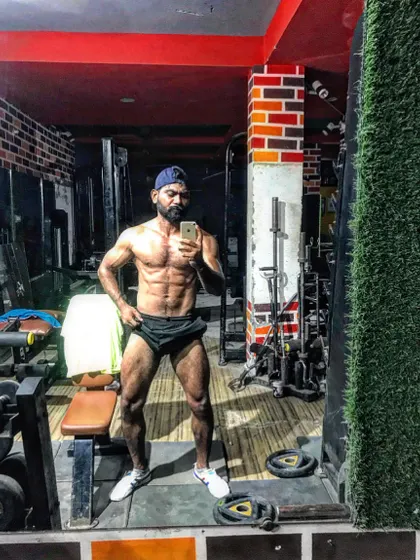 Is it good? A full-body mirror selfie showing my overall condition.