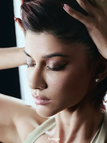 A soft, elegant beauty shot for Artego Magazine, using a bright key light.