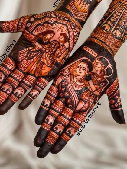 A beautiful design that honors family. This piece features portraits of the bride with her mother and sister, alongside a portrait of the couple.