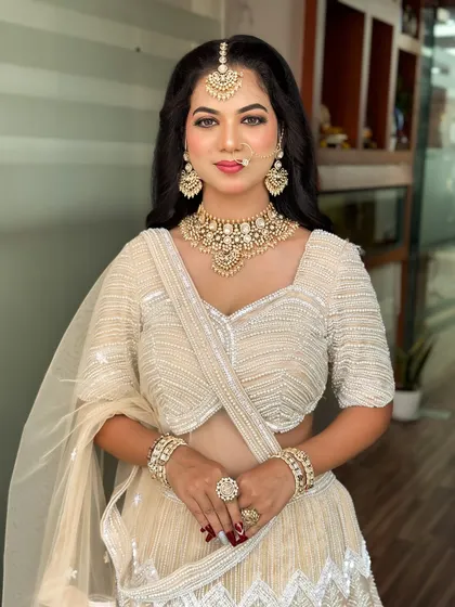 This confident pose shows the full effect of the makeup and styling, a result of the training in my Pro Batch 22.