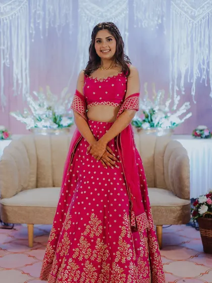 A full length shot of her beautiful pink Mehendi lehenga.