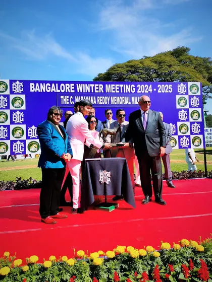 Mr. N. Swaroop Kumar presents the memorial trophy to the winning connections.