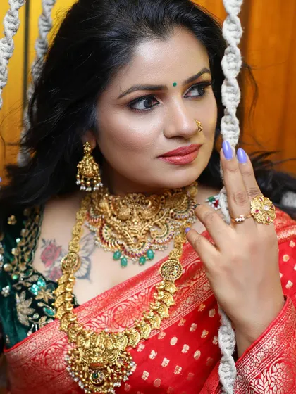 A close-up showcasing the beautiful temple jewellery that we also offer for rent to perfectly complement your chosen outfit.