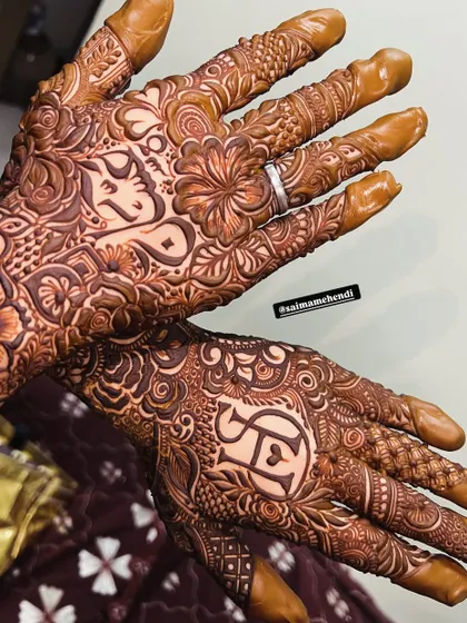 Another beautiful example of custom initial mehendi. I carefully integrate your chosen letters and names into the flowing patterns, creating a secret message of love within the art.