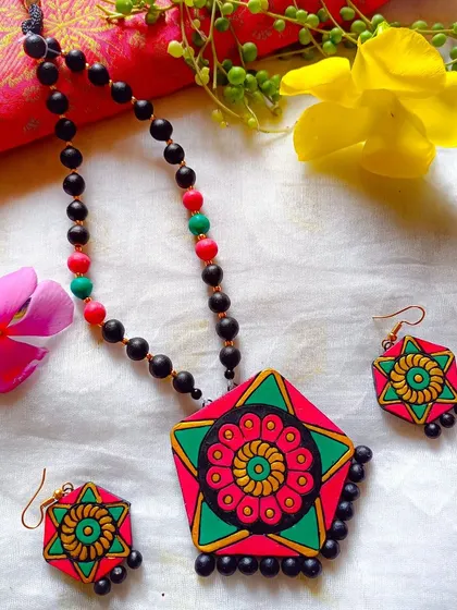 The same hexagonal pendant design in a striking red and green combination.