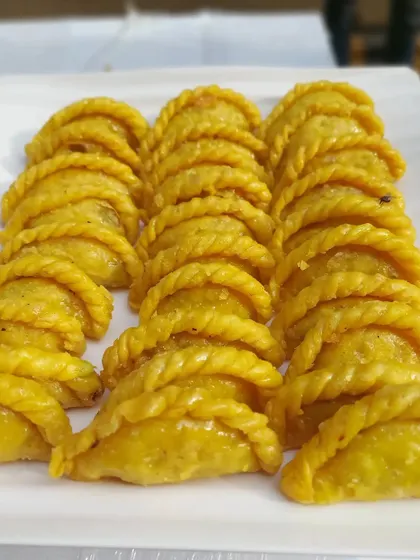Freshly made gujiyas, a classic Holi treat, beautifully arranged for a corporate event. We take pride in serving authentic festive delicacies that bring joy to any celebration.