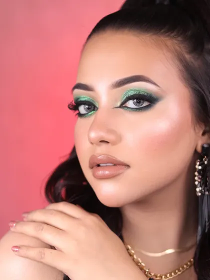 Ready to dazzle with this green glittery eye makeup. A perfect look for a night out or a music festival.