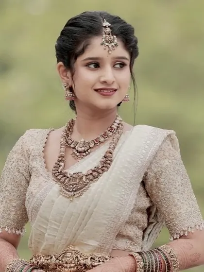 A classic portrait of Ramya. Her makeup is timeless and elegant, a perfect look for the sister of the bride.