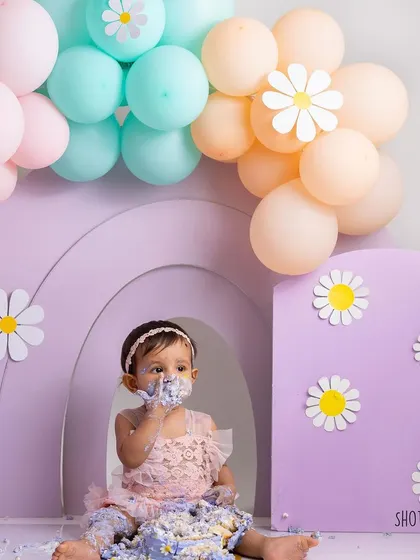 A full view of the adorable pastel rainbow and daisy theme. I love creating these unique and pretty setups that serve as the perfect backdrop for your baby's milestone photos.