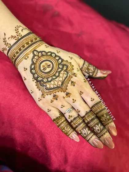A single hand view of the elegant backhand mandala design.