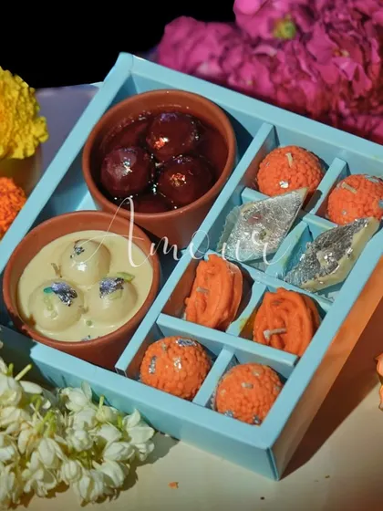 The complete Mithai Candle collection in one box. This set includes candles shaped like Ladoo, Jalebi, Kaju Katli, Gulab Jamun, and Rasgulla, offering a full assortment of fragrant, calorie-free treats for Diwali.