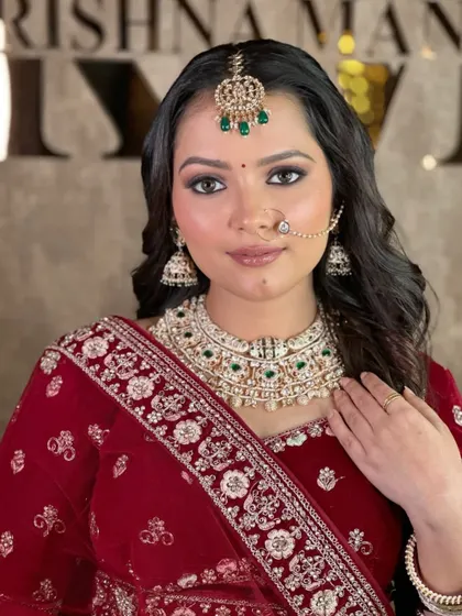 A final close-up look at the stunning jewellery and flawless makeup with our maroon velvet bridal rental.
