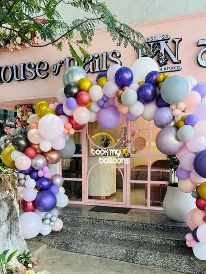 We help businesses celebrate in style, just like we did for the launch of House of Nails in Jayanagar. This glamorous organic balloon arch in shades of purple, gold, and pink created a stunning entrance and an exciting atmosphere for their grand opening.