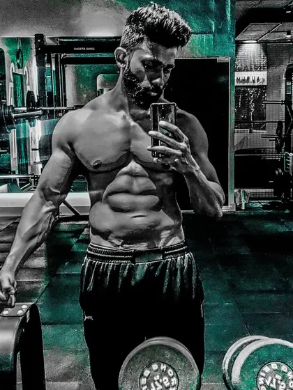 This filtered shot emphasizes the shadows and definition of a lean physique. It's not just about size, but about the aesthetic quality of the muscle.