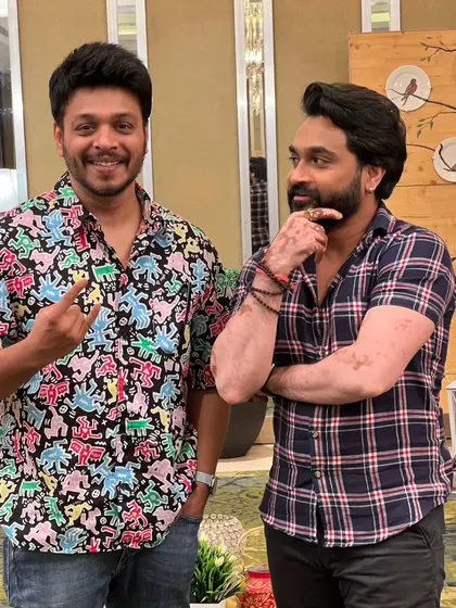 On set for the celebrity talk show "Masti Masala" with Mahesh Gowda. It was so much fun being the official makeup and styling partner for this exciting series.