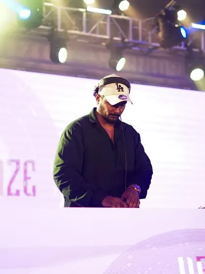 A shot from a killer night with Metaki.in. The clean, white stage setup with my branding looked amazing under the lights.