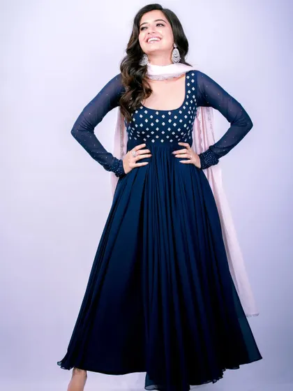 This playful shot shows the beautiful flare of the navy blue Anarkali. The combination of the dark blue, the sparkling embroidery, and the soft pink dupatta is both chic and festive.