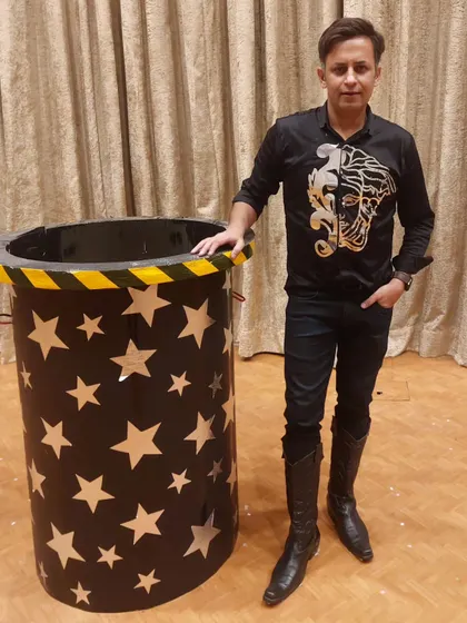 Posing with one of my props after a magical family day celebration at the Ministry of Home Affairs. It was a pleasure and an honor to perform for the staff and their families.