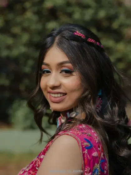 A pop of color for a vibrant Haldi ceremony. This look features a playful yet elegant blue winged liner paired with fresh, dewy skin. It’s a perfect example of how we can incorporate fun elements while maintaining a sophisticated bridal feel.