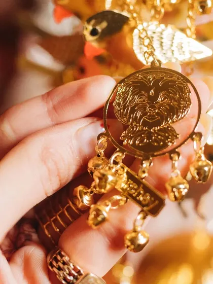A deeply personal detail: the bride's custom kaliras feature a small golden charm with an engraving of her beloved pet dog, ensuring he was part of her special day.