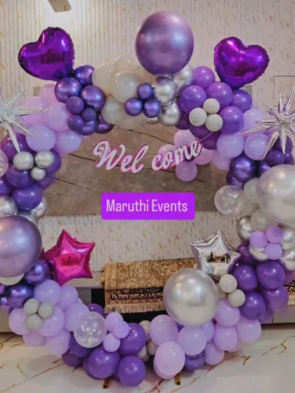 A purple and silver 'Welcome' balloon ring, perfect for a stylish baby shower or homecoming party.