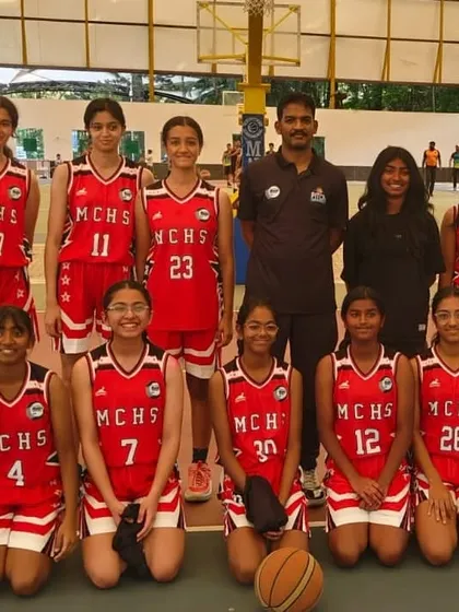 The full MCHS U16 Girls squad, a team built and trained at Pitch Basketball Academy, ready for competition.